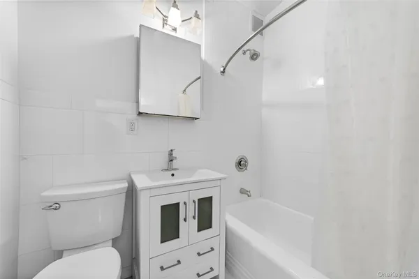 $369,000 | 3850 Hudson Manor Terrace, Unit LBE | Riverdale