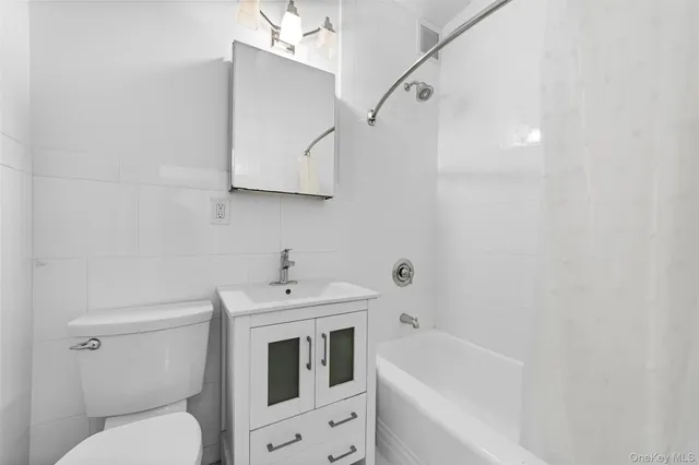 $395,000 | 3850 Hudson Manor Terrace, Unit LBE | Riverdale