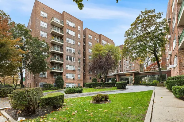 $369,000 | 3850 Hudson Manor Terrace, Unit LBE | Riverdale