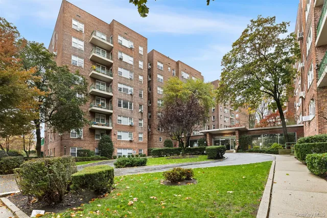 $395,000 | 3850 Hudson Manor Terrace, Unit LBE | Riverdale