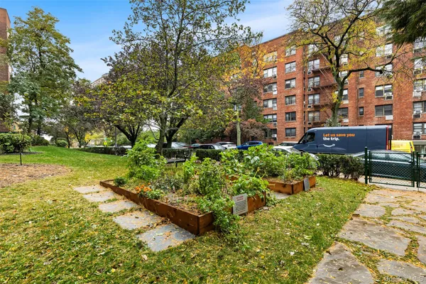 $369,000 | 3850 Hudson Manor Terrace, Unit LBE | Riverdale