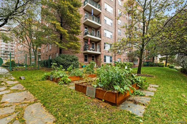 $369,000 | 3850 Hudson Manor Terrace, Unit LBE | Riverdale