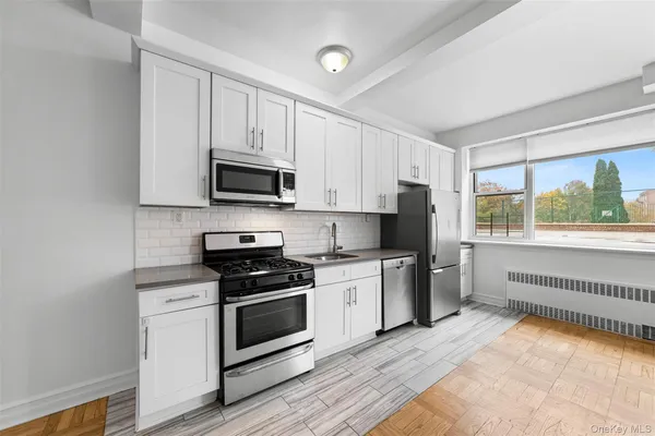 $369,000 | 3850 Hudson Manor Terrace, Unit LBE | Riverdale