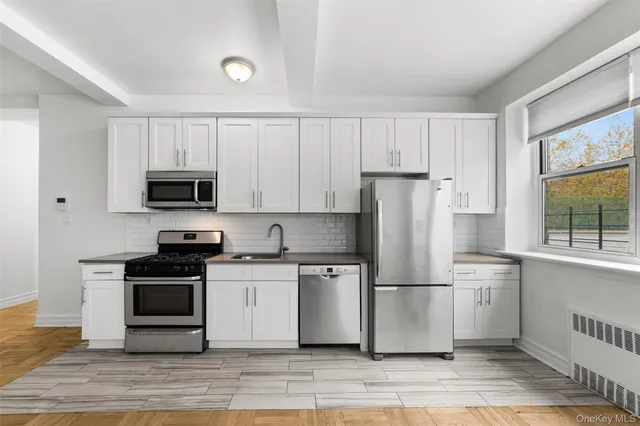 $395,000 | 3850 Hudson Manor Terrace, Unit LBE | Riverdale