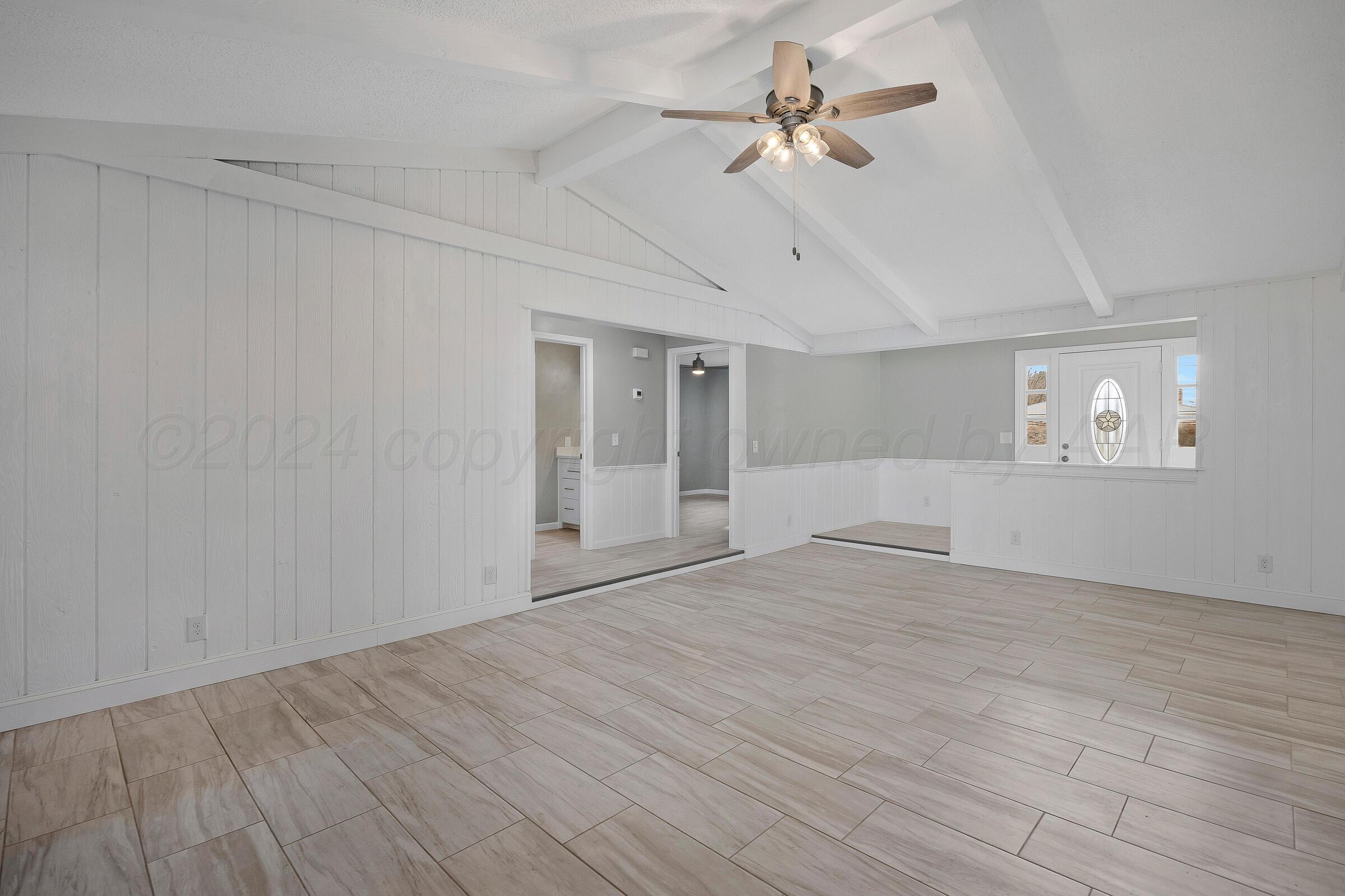 004_Living Room