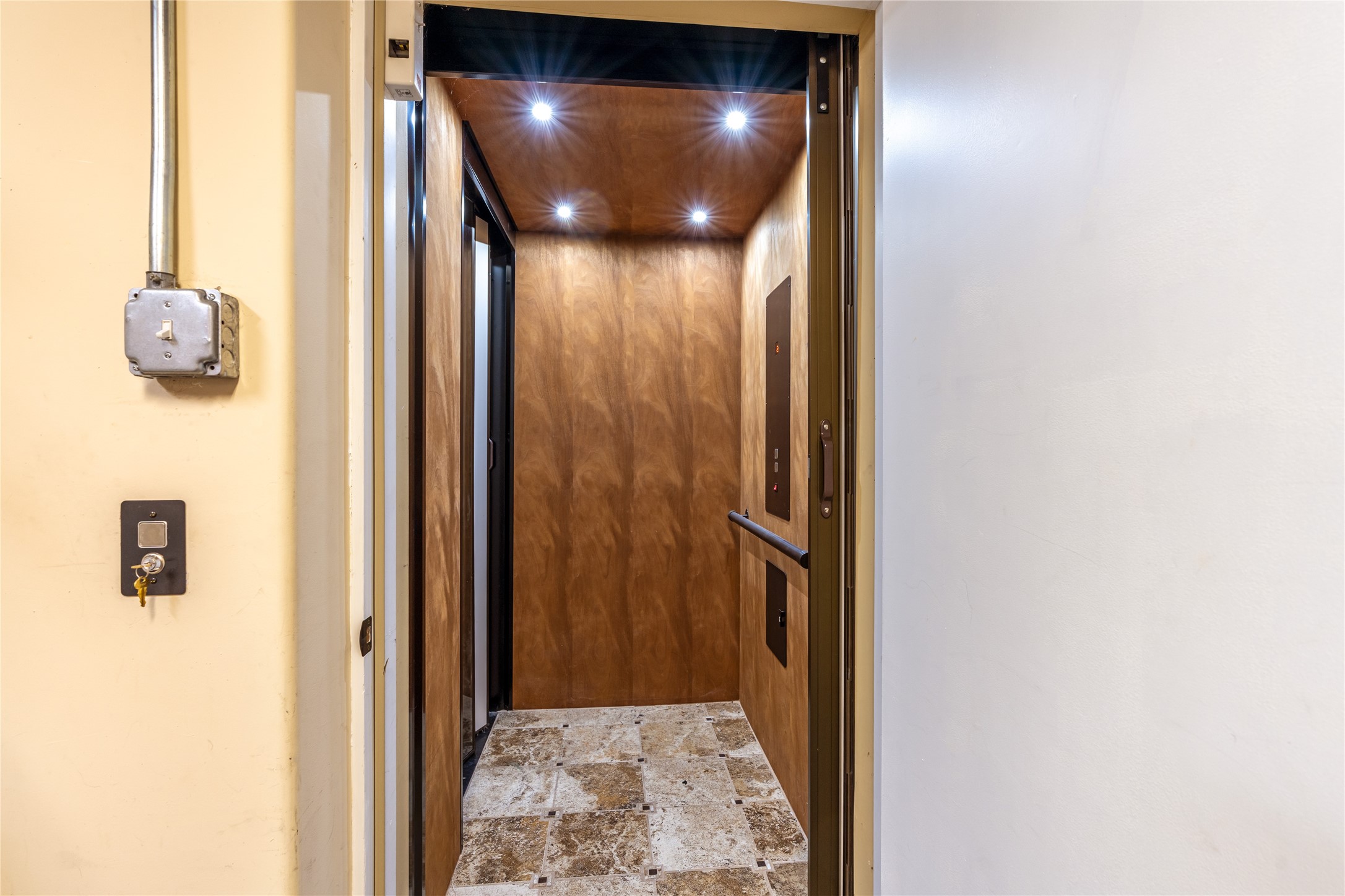 8 San Juan Ranch Road Santa Fe, NM 87506 - Photo 17 of 65 Elevator