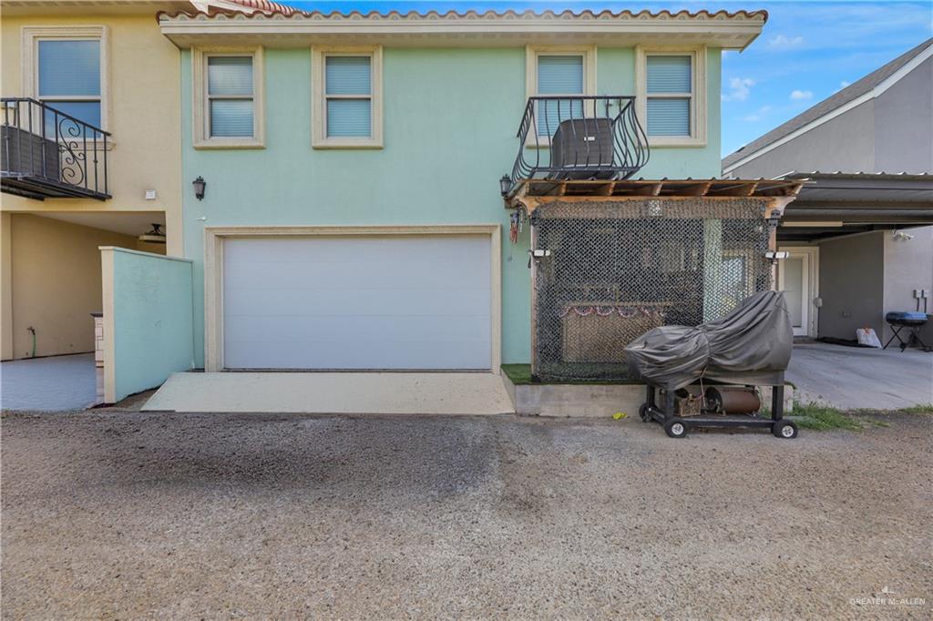 5305 North Crown Point Pharr, TX 78577 - Photo 24 of 24 a backyard of a house with table and chairs