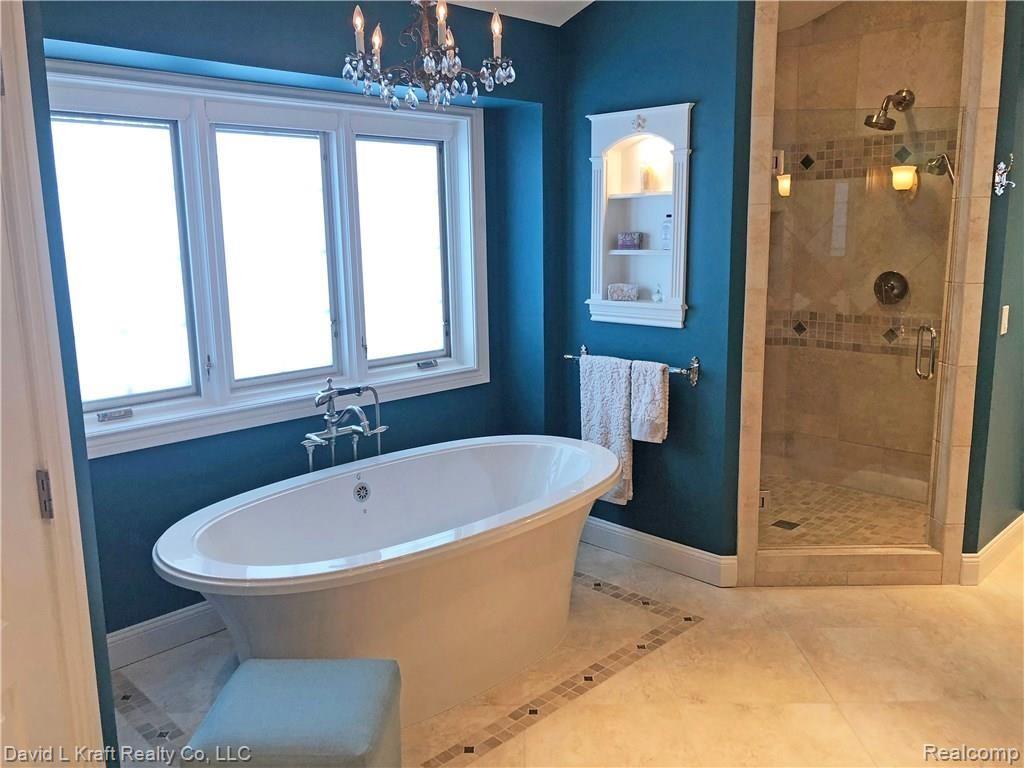 9204 Crescent Beach Road Pigeon, MI 48755 - Photo 24 of 66 9204CrescentBeachMasterBath.jpg