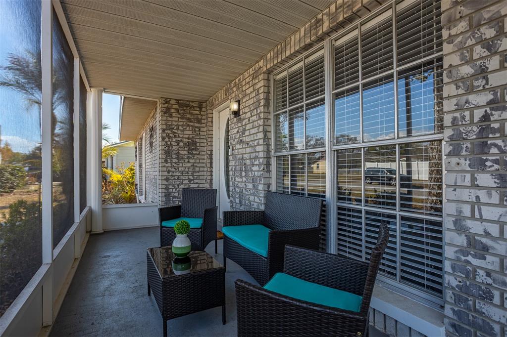 806 Chadsworth Avenue Seffner, FL 33584 - Photo 2 of 38