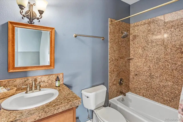 a view of livingroom with furniture and windows