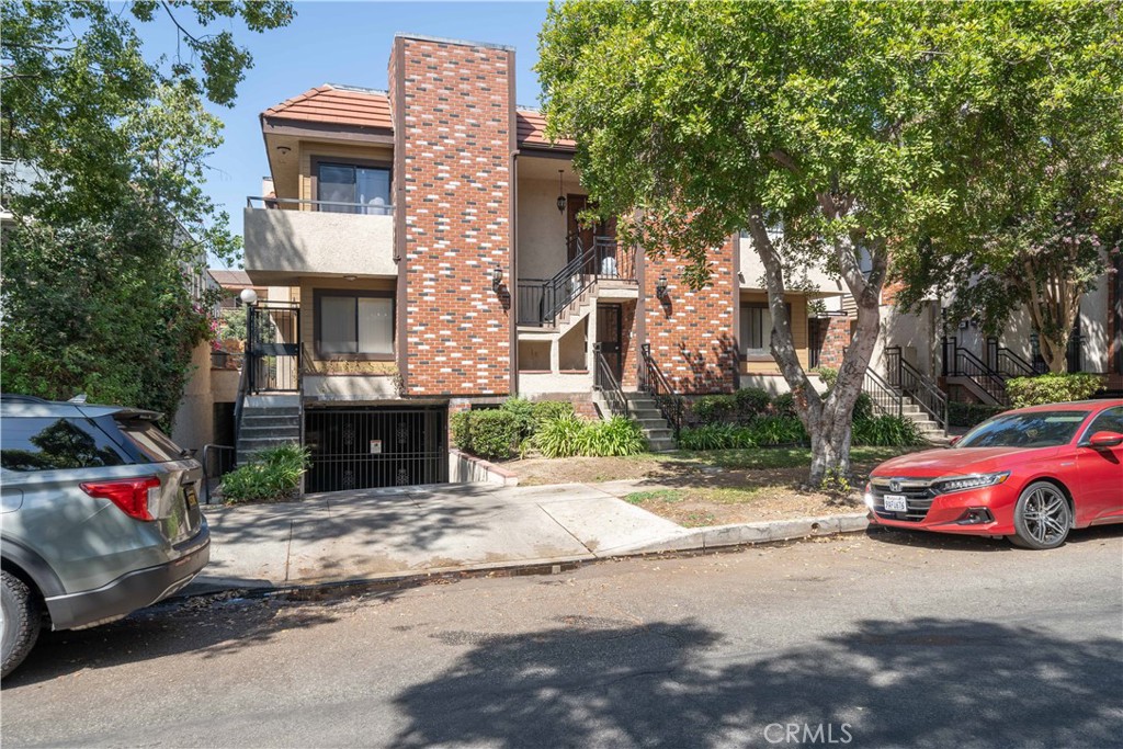 1207 North Columbus Avenue Glendale, CA 91202 - Photo 4 of 21 a car parked in front of a house