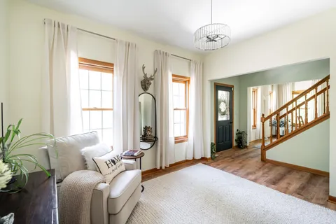 $759,900 | 13737 North Lake Shore Drive, Mequon, WI 53097