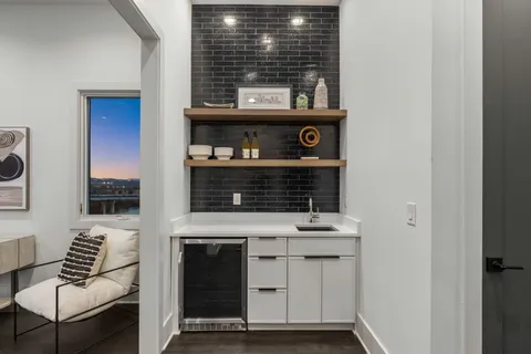 a view of kitchen with washer and dryer
