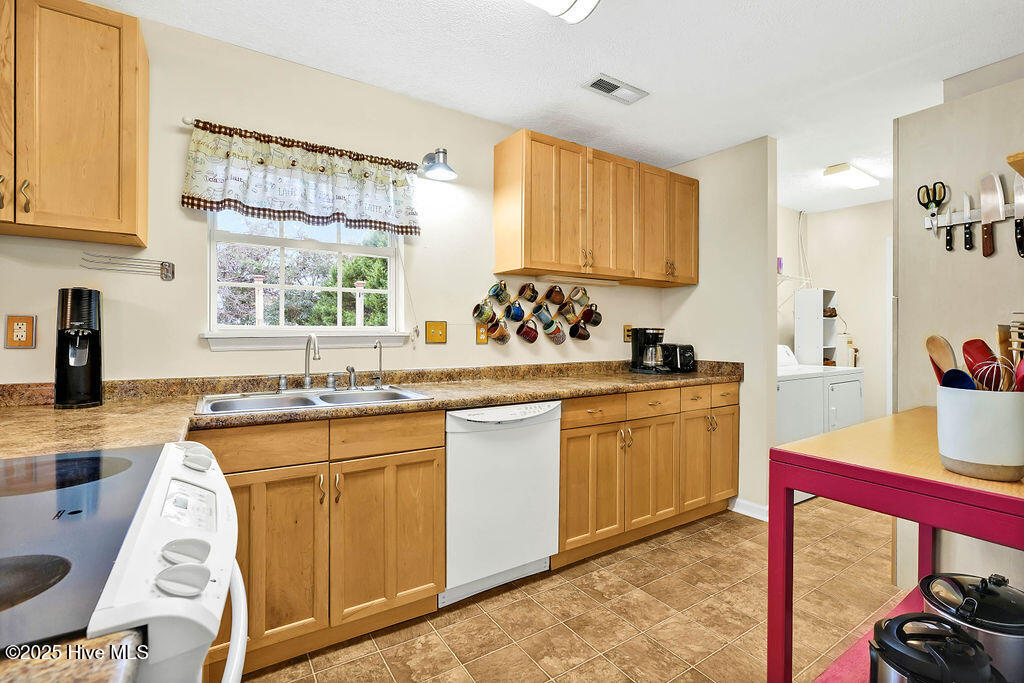 633 Cathay Road Wilmington, NC 28412 - Photo 12 of 35 633CathayRoad-12