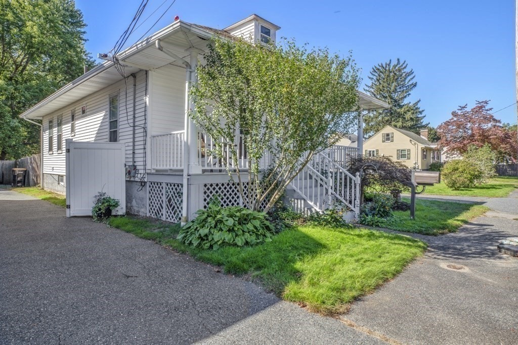 27 Draper Road Framingham, MA 01702 - Photo 5 of 42 Gallery Image 5