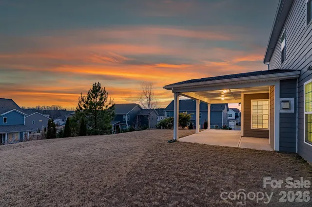 a view of a house with backyard and porch