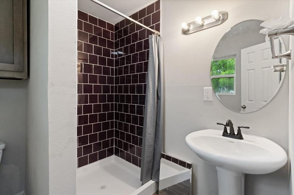 211 Kickapoo Trail Weatherford, TX 76087 - Photo 11 of 34