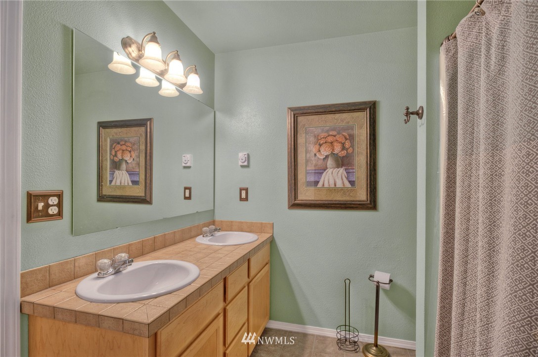 5212 Northeast 5th Place Renton, WA 98059 - Photo 14 of 25 Gallery Image 14