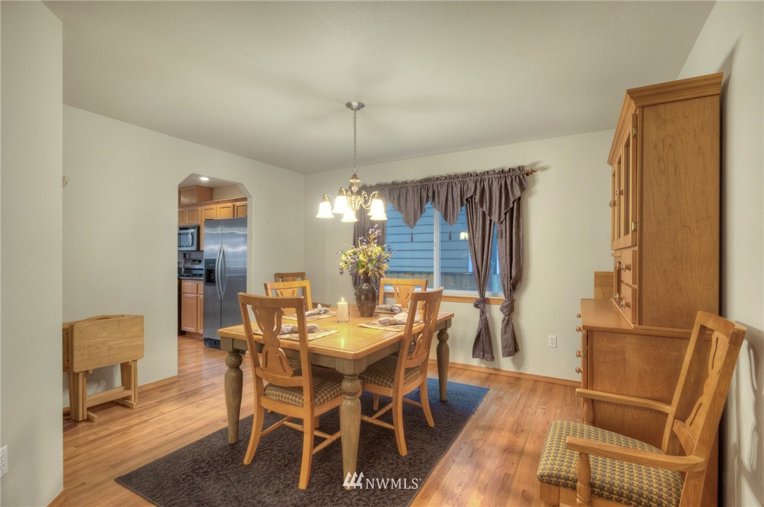 5212 Northeast 5th Place Renton, WA 98059 - Photo 3 of 25 Gallery Image 3