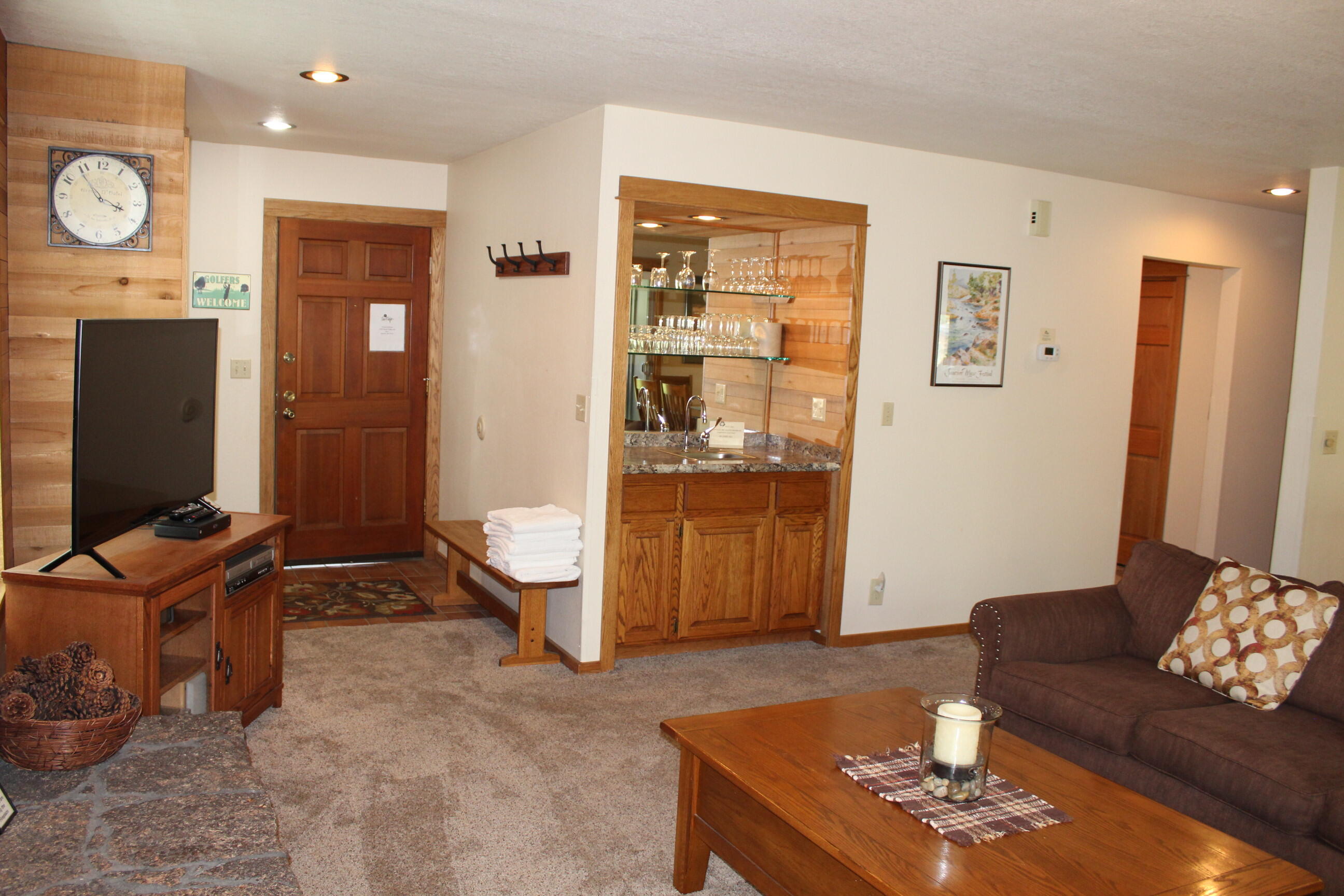 57307 Beaver Ridge Loop, Unit 7A Sunriver, OR 97707 - Photo 6 of 28 6-Wetbar-R7