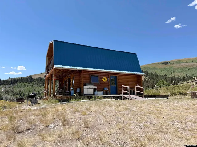 $550,000 | 260 Snow Shoe Drive, Kemmerer, WY 83101
