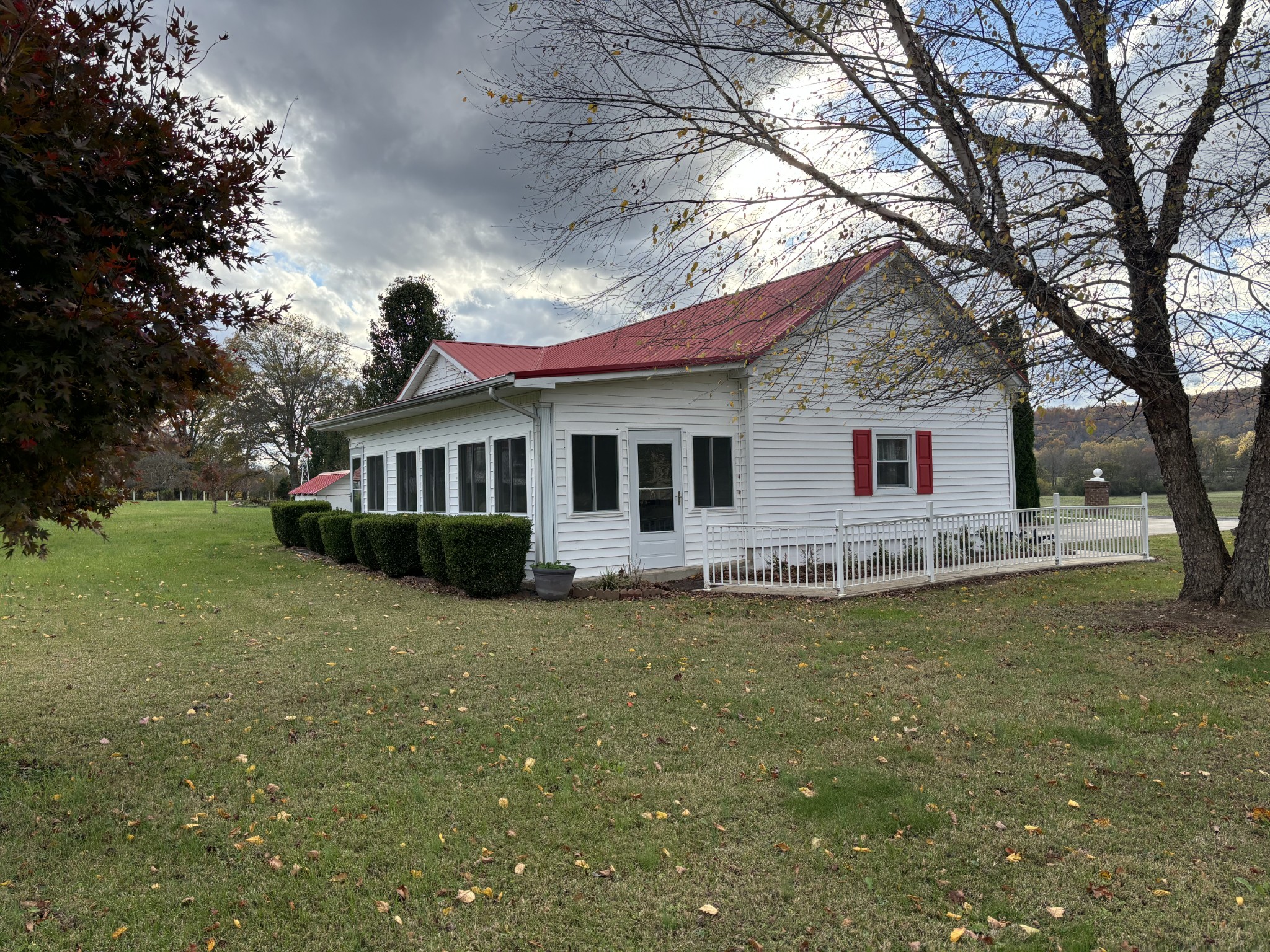 61 Frank Woodlee Road Pelham, TN 37366 - Photo 3 of 24 Gallery Image 3