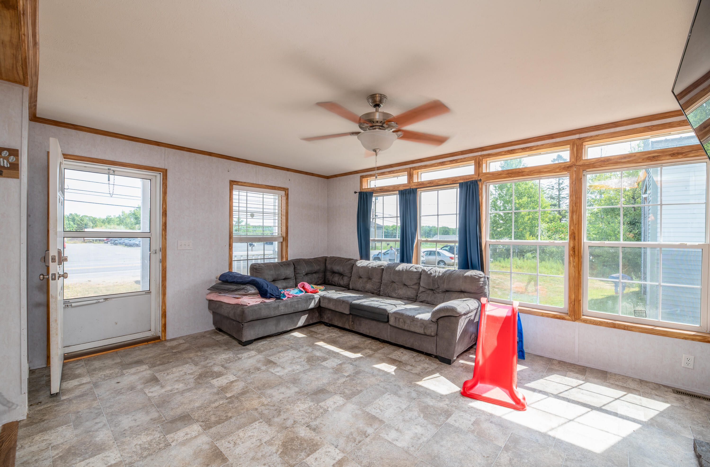 199 Neck Road Waterville, ME 04901 - Photo 4 of 37 05 Living Room