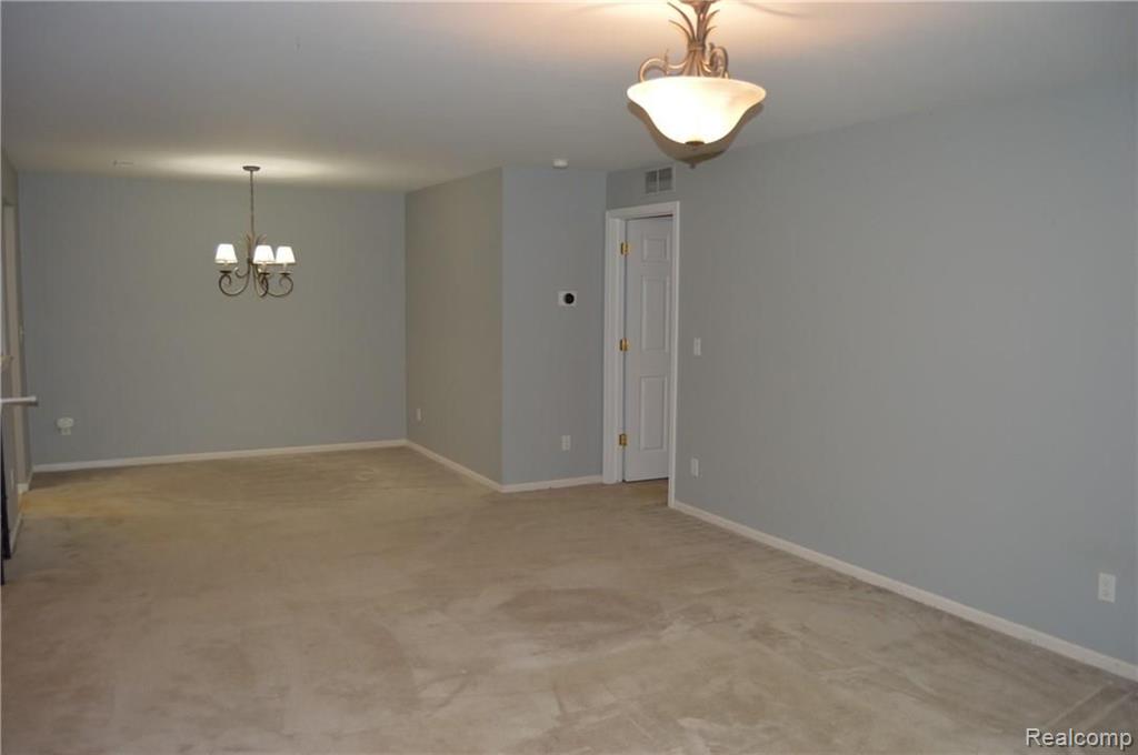 3703 Oakmonte Boulevard Rochester, MI 48306 - Photo 5 of 23