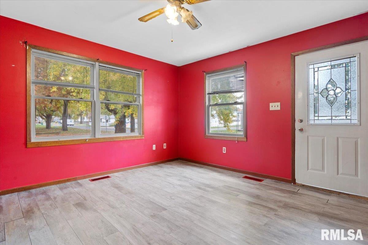 435 North Wesley Street Springfield, IL 62702 - Photo 5 of 55