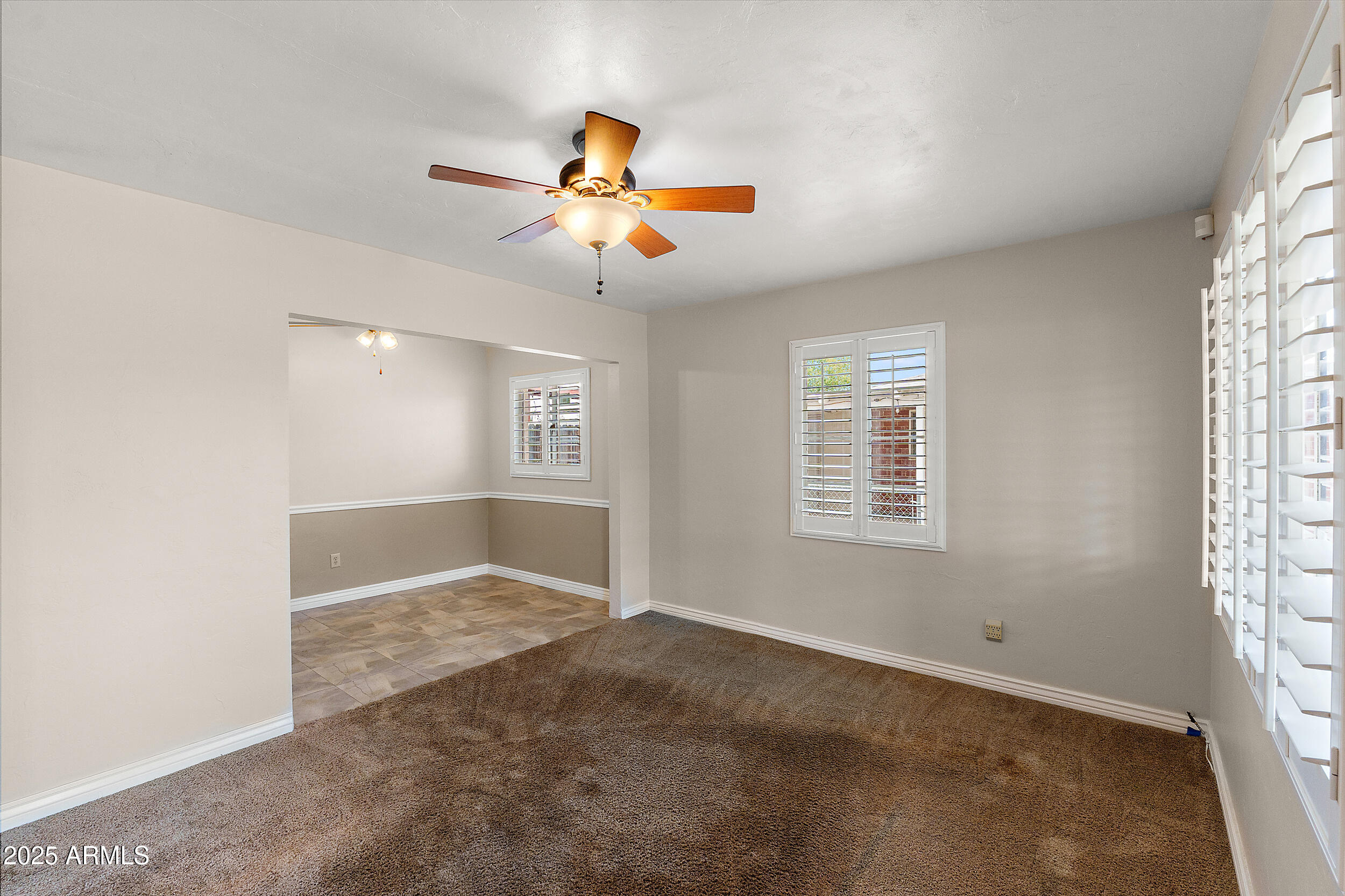 107 West Roeser Road Phoenix, AZ 85041 - Photo 4 of 25 Living Room