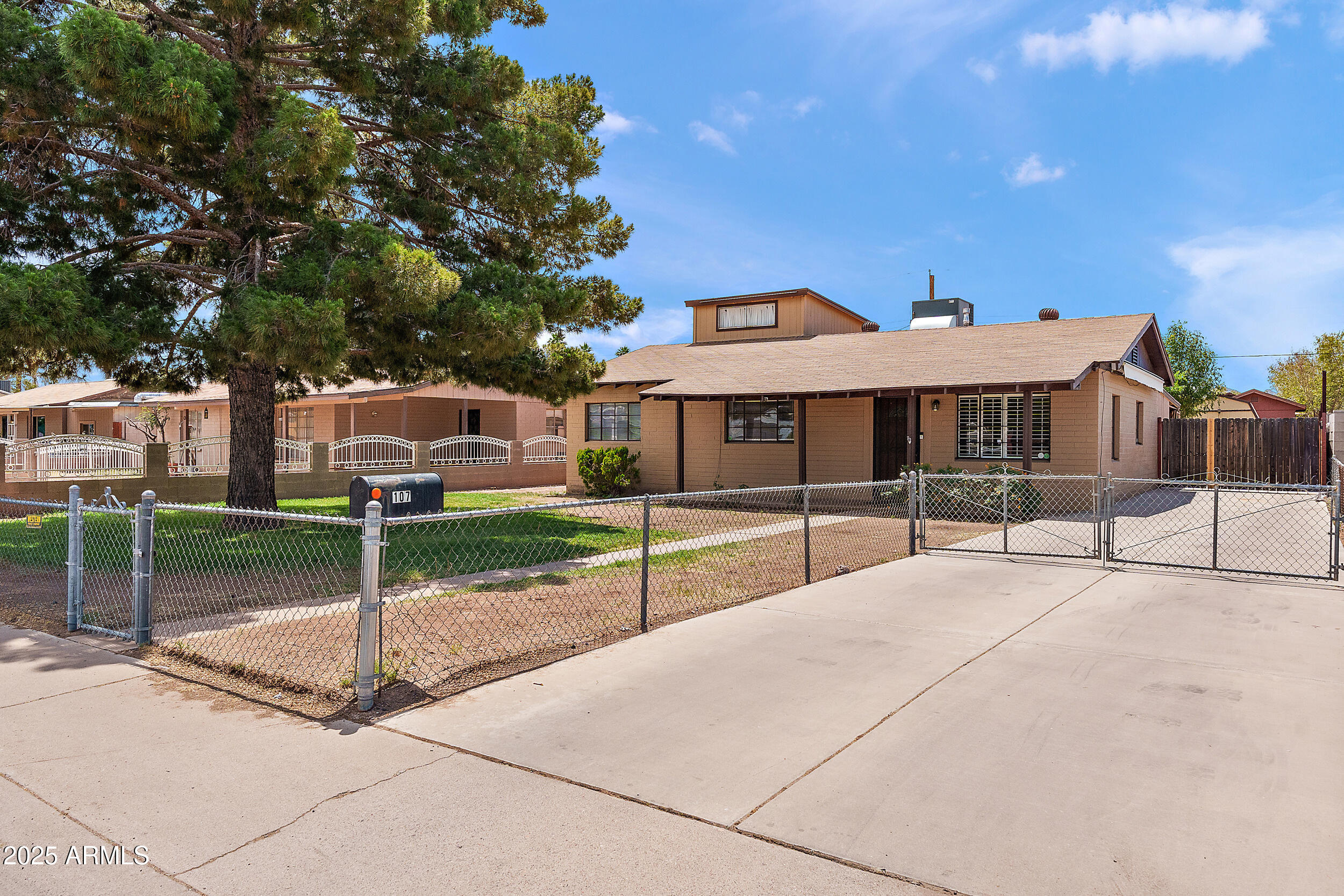 107 West Roeser Road Phoenix, AZ 85041 - Photo 8 of 25 Front Exterior