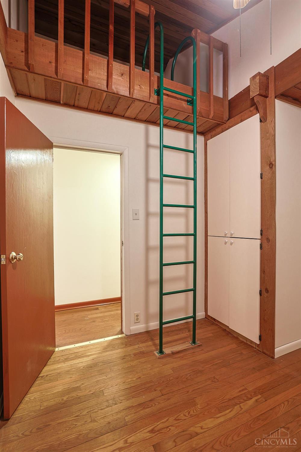 8877 Wuest Road Cincinnati, OH 45251 - Photo 46 of 64