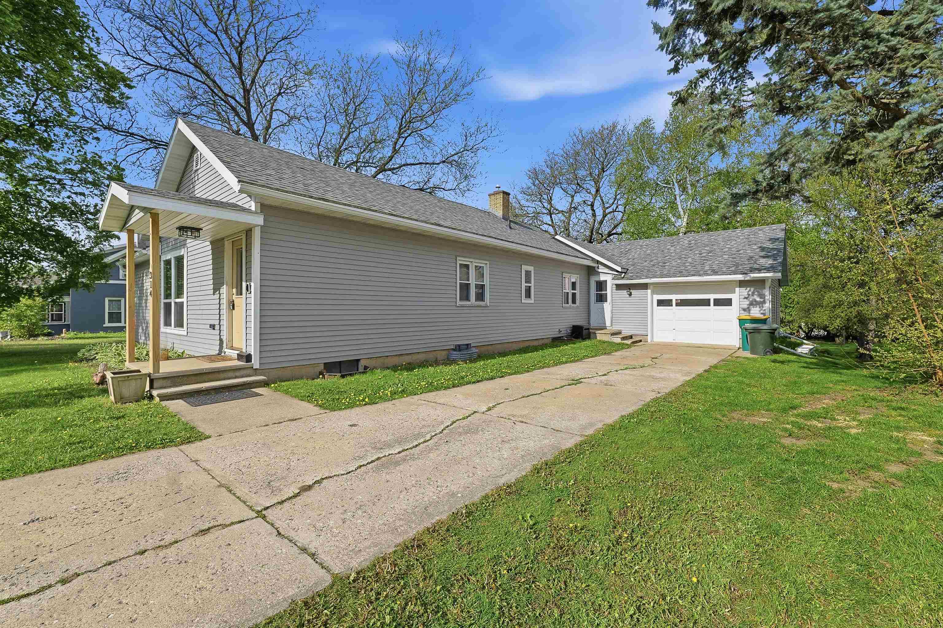 314 Eureka Street Ripon, WI 54971 - Photo 2 of 22