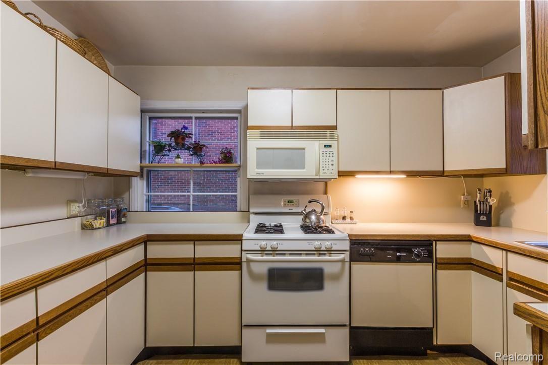 423 West Webster Road Royal Oak, MI 48073 - Photo 19 of 31 Webster-15.jpg