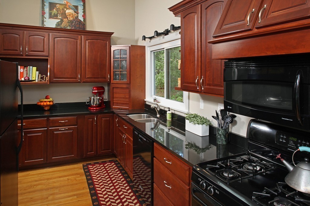 25 Rice Road Hingham, MA 02043 - Photo 3 of 14 Gallery Image 3