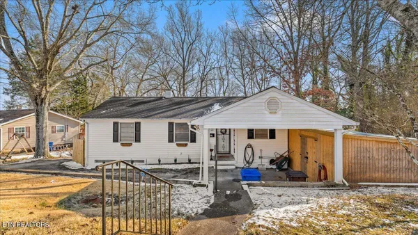 $320,000 | 335 East Drive, Oak Ridge, TN 37830