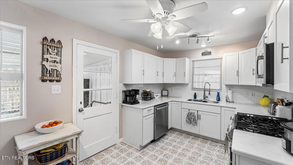 335 East Drive Oak Ridge, TN 37830 - Photo 12 of 40 12-Kitchen