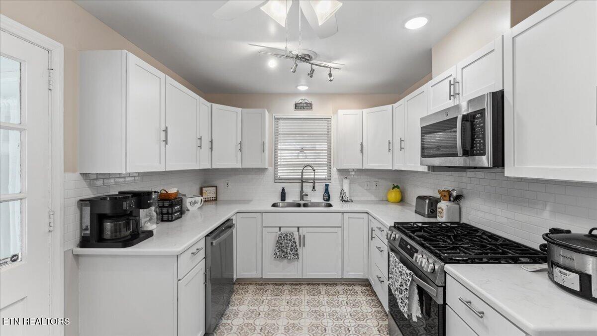 335 East Drive Oak Ridge, TN 37830 - Photo 13 of 40 13-Kitchen