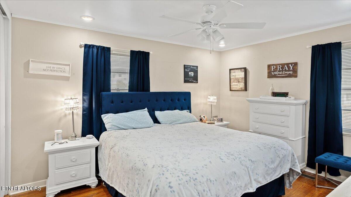 335 East Drive Oak Ridge, TN 37830 - Photo 16 of 40 16-Primary Bedroom