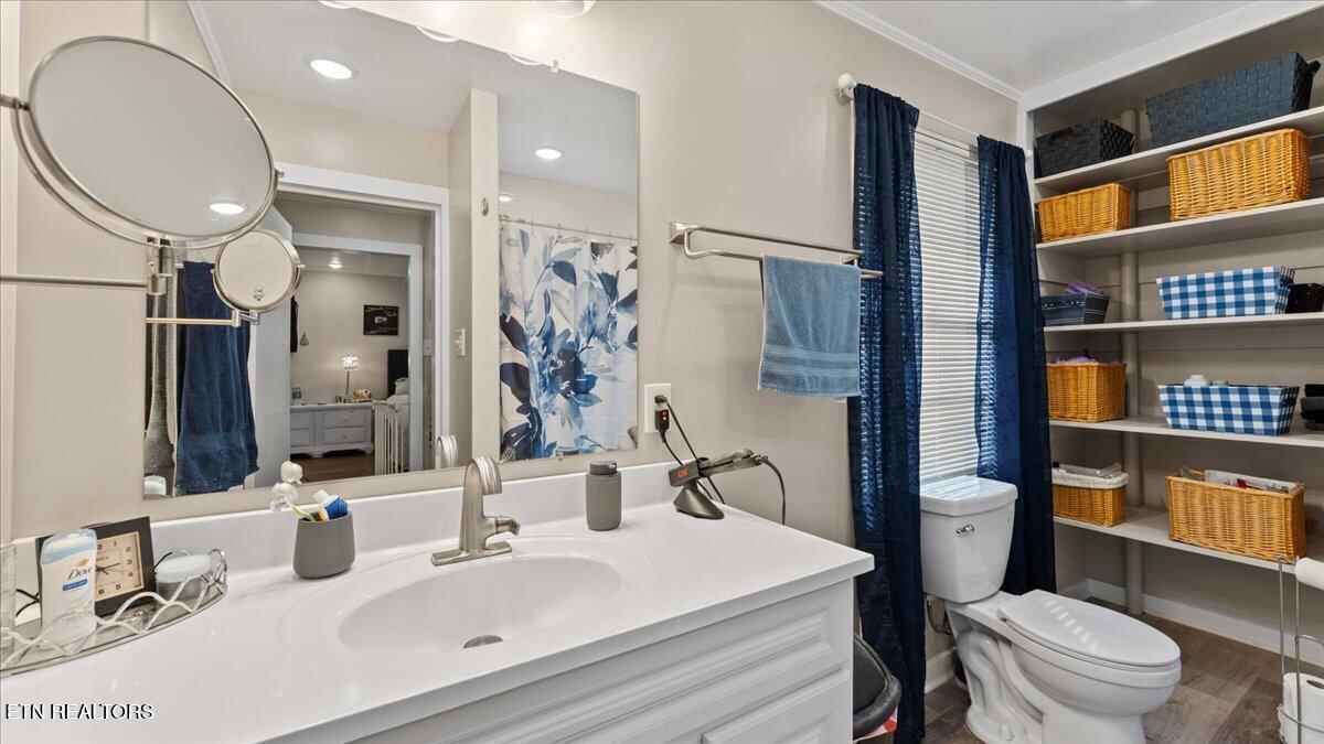 335 East Drive Oak Ridge, TN 37830 - Photo 18 of 40 18-Primary Bath