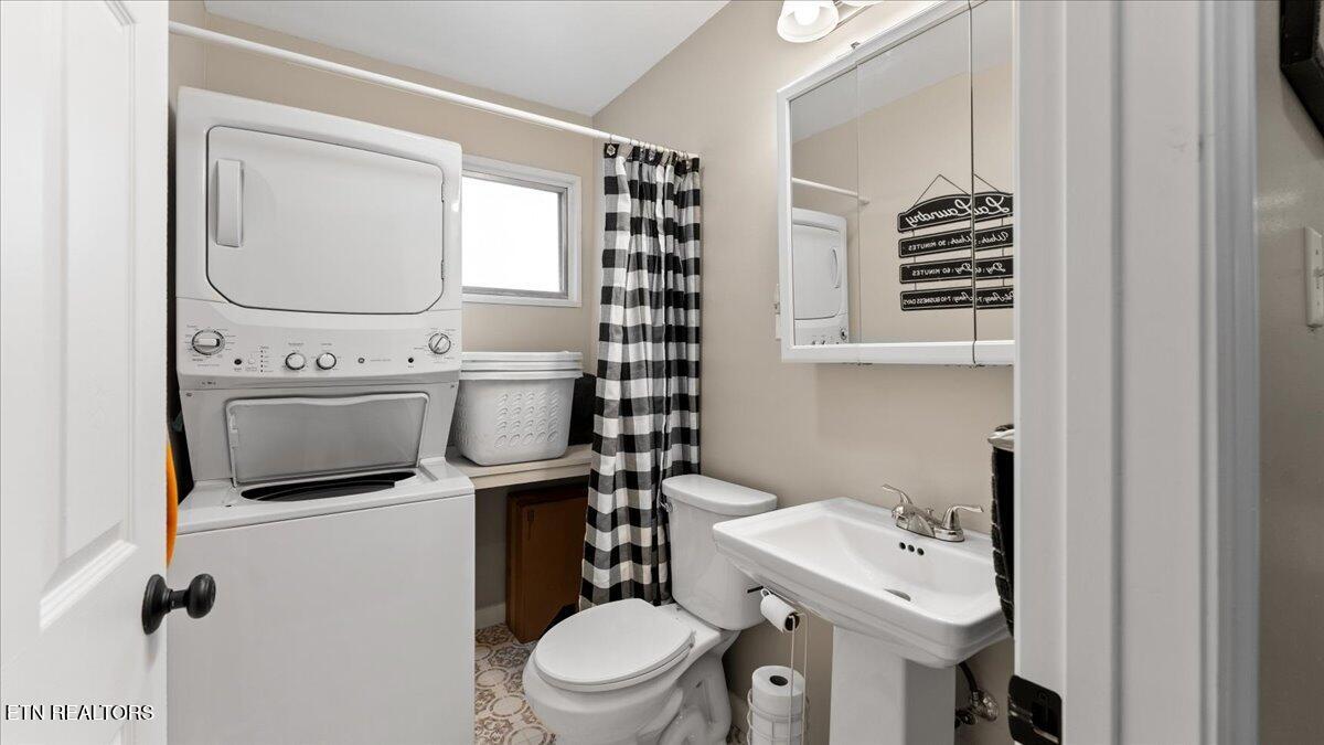 335 East Drive Oak Ridge, TN 37830 - Photo 22 of 40 22-Half Bath_Laundry