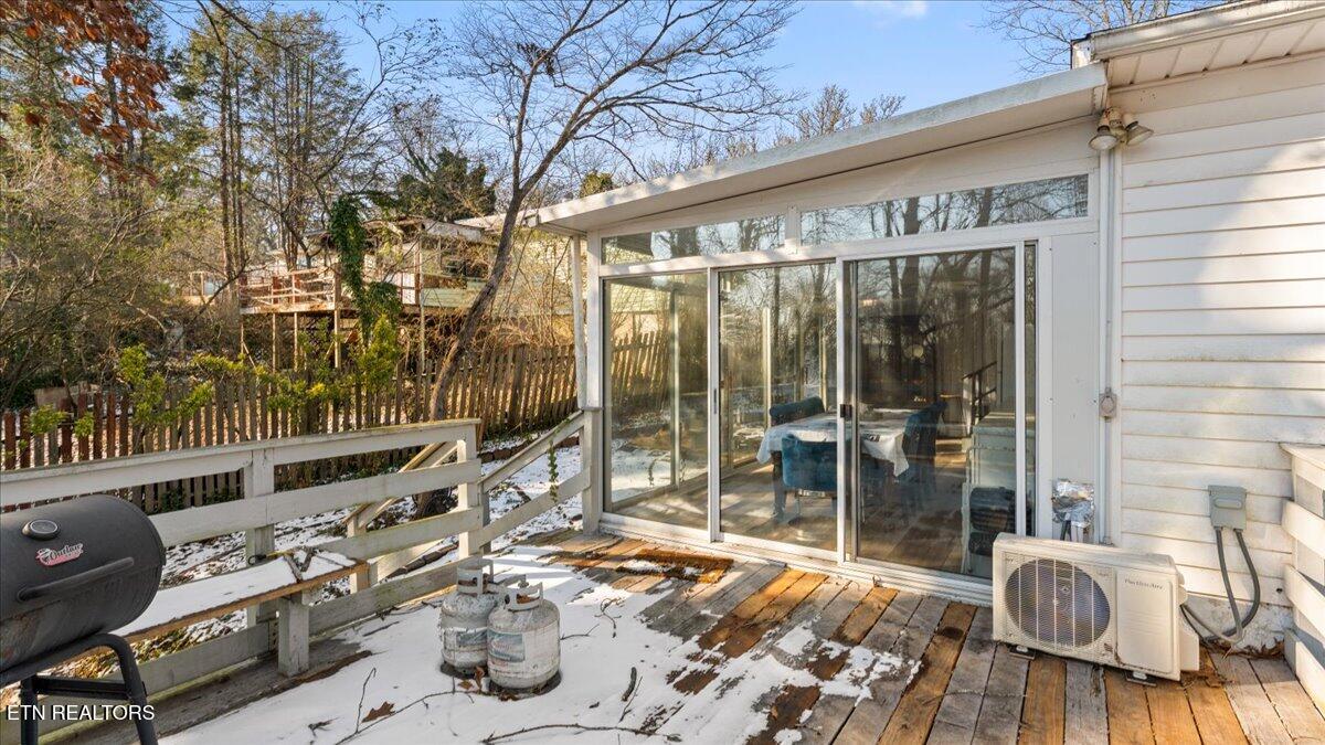 335 East Drive Oak Ridge, TN 37830 - Photo 27 of 40 27-Deck