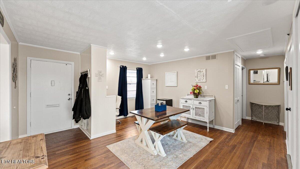 335 East Drive Oak Ridge, TN 37830 - Photo 8 of 40 08-Dining Area