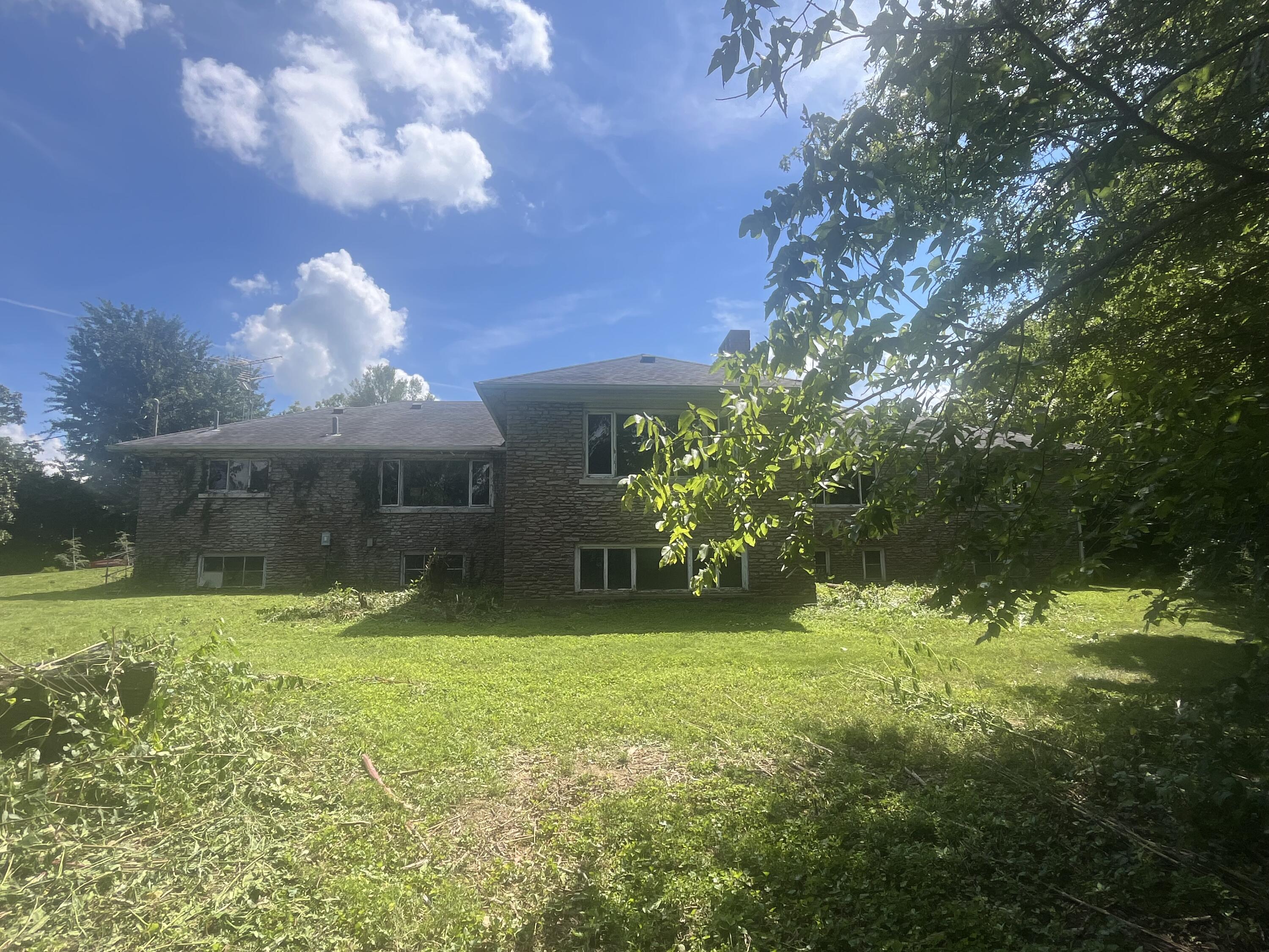 3431 Colby Road Winchester, KY 40391 - Photo 4 of 14 77637360611__B9946D92-35DD-4416-8CE8-E5D