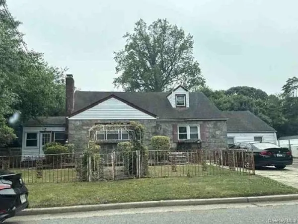 $689,000 | 64 Locust Drive, Amityville, NY 11701