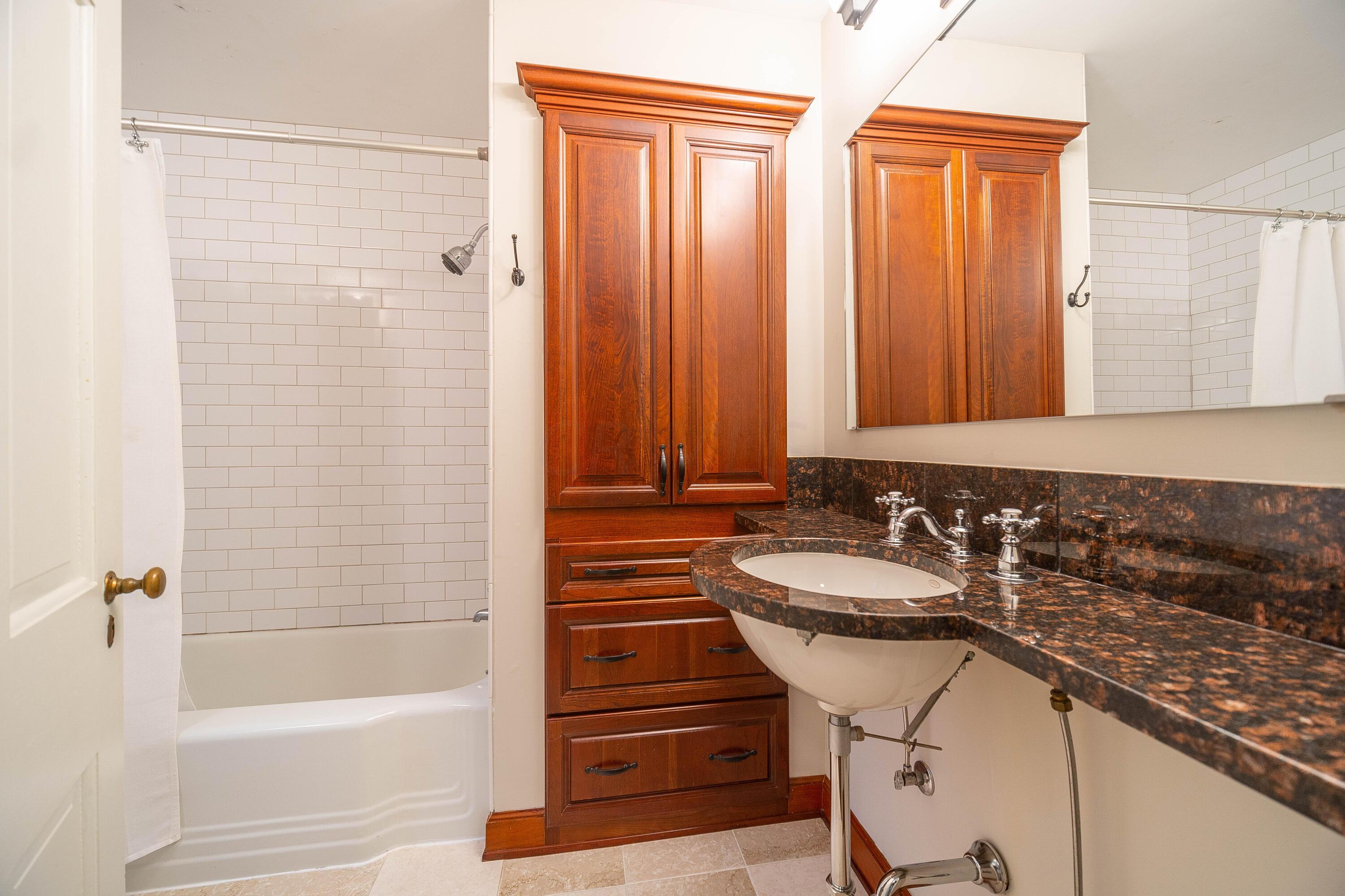 1733 Barrington Road Columbus, OH 43221 - Photo 19 of 33 1733 Barrington Road-48