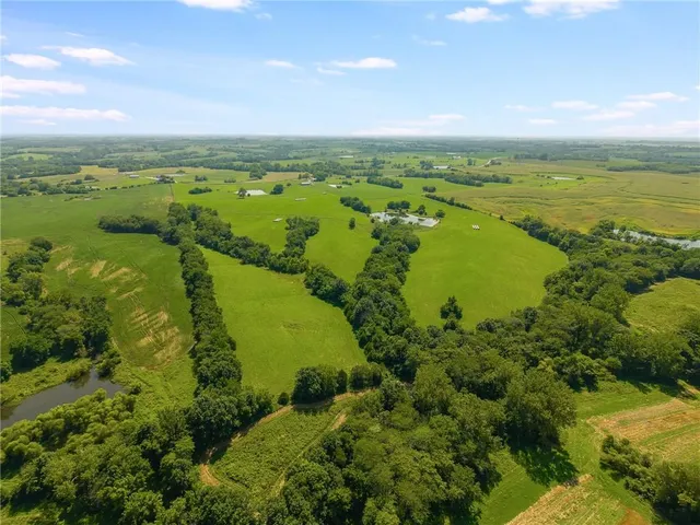 $900,000 | 44578 6th Highway, Humphreys, MO 64646