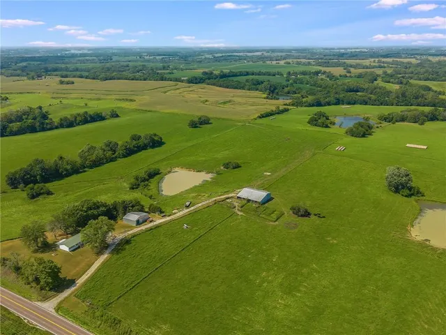 $900,000 | 44578 6th Highway, Humphreys, MO 64646