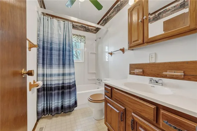 $900,000 | 44578 6th Highway, Humphreys, MO 64646