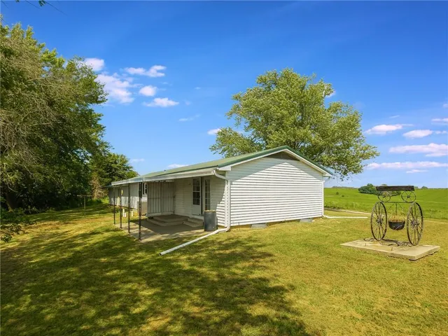 $900,000 | 44578 6th Highway, Humphreys, MO 64646